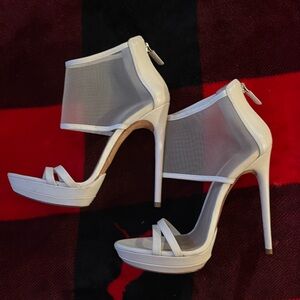 BCBGMAXAZRIA TAN HIGH HEELS